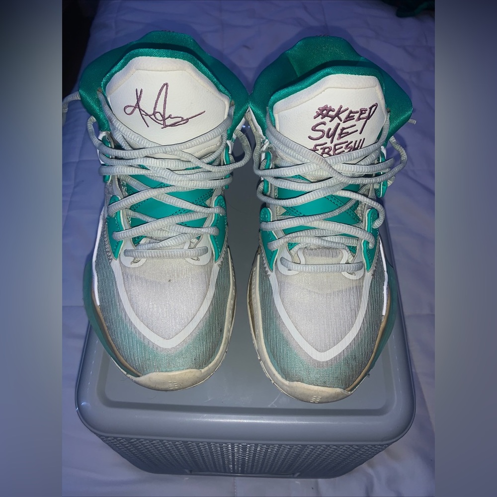 Sue Bird x Kyrie Infinity Golden basketball shoes
